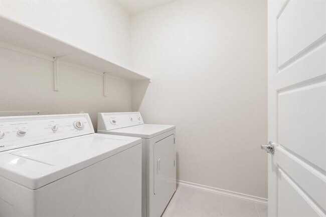 Building Photo - 100 Jarbridge Dr