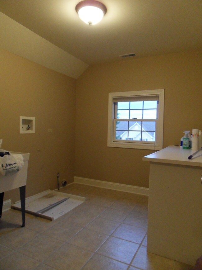 Building Photo - 1326 Walnut Ridge Dr