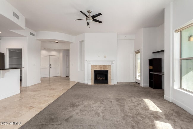 Building Photo - 945 E Playa Del Norte Dr