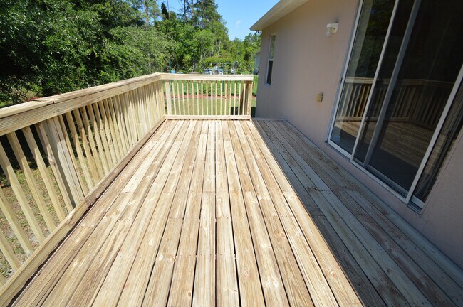 Building Photo - DELTONA: 3 bed/2 bath, Single Family Home