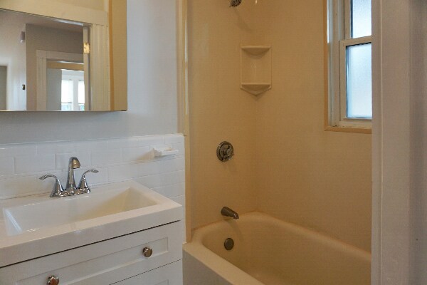 Building Photo - 2 Ivaloo St