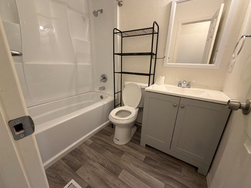 Building Photo - 914 S Del Norte Ave