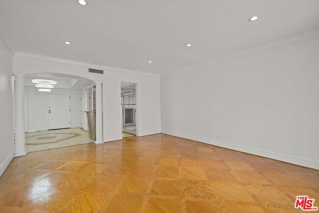 Building Photo - 1210 Kings Rd