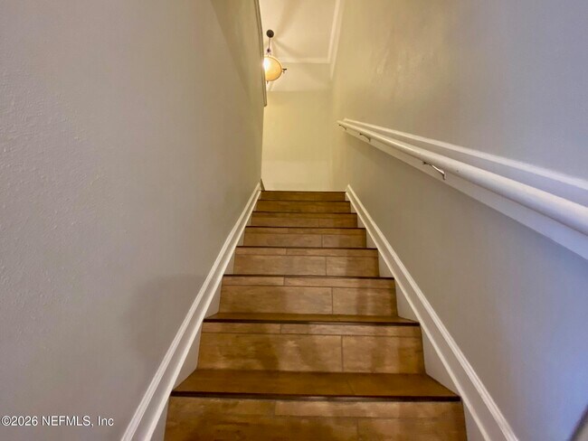 Building Photo - 1530 Vineland Cir