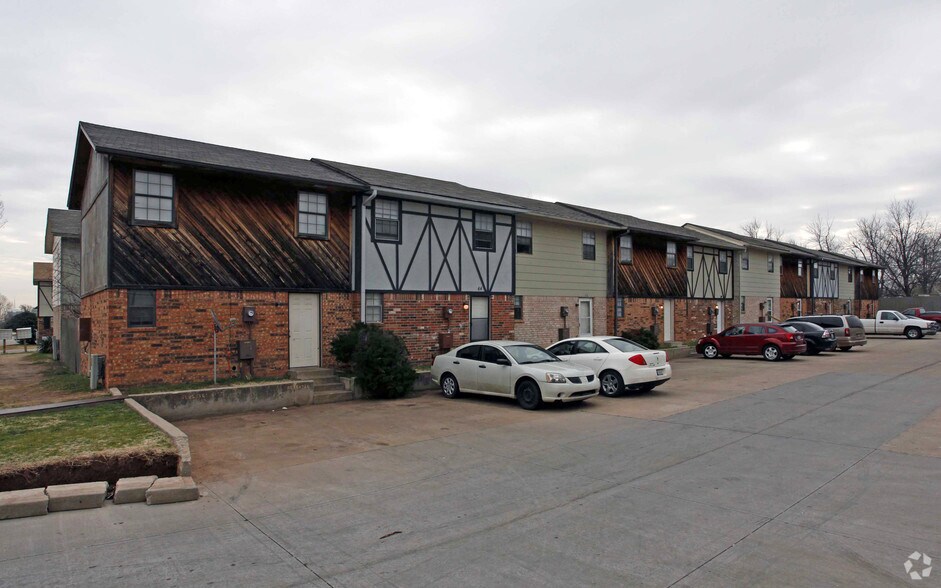 Building Photo - College Park Townhouses