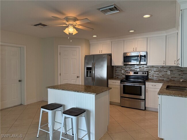 Building Photo - 6677 Fiesta Way