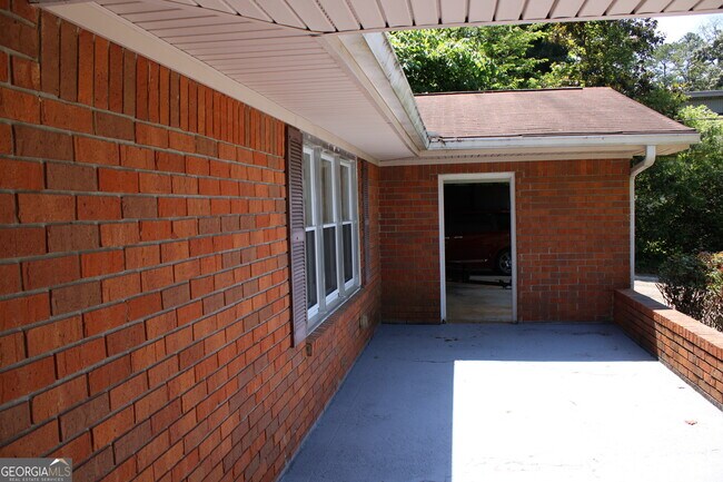 Building Photo - 5 Circle Dr