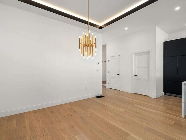 Building Photo - 114 Church St