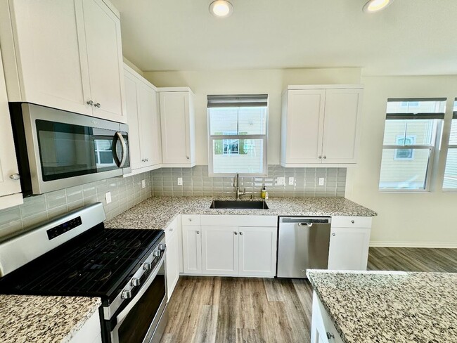 Building Photo - Spacious 3-Bed, 2-Bath 3-Story Townhome in...