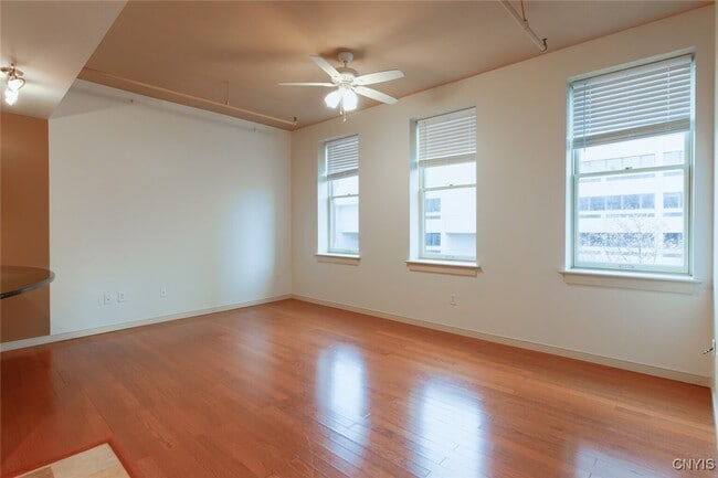 Building Photo - 208 W Water St