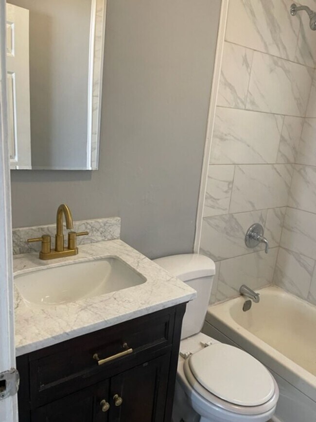 Building Photo - Updated two bedroom one bath duplex in Capitol Heights