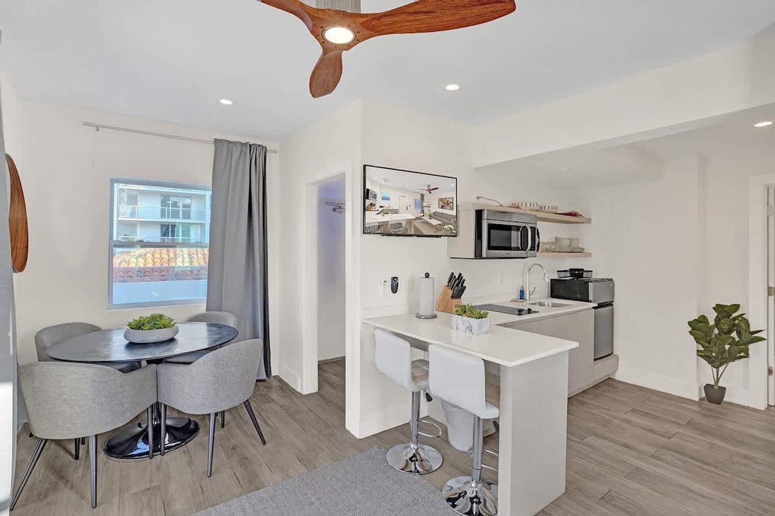 Building Photo - 3020 Seville St