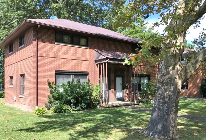 Primary Photo - 1135 Saxe Ave