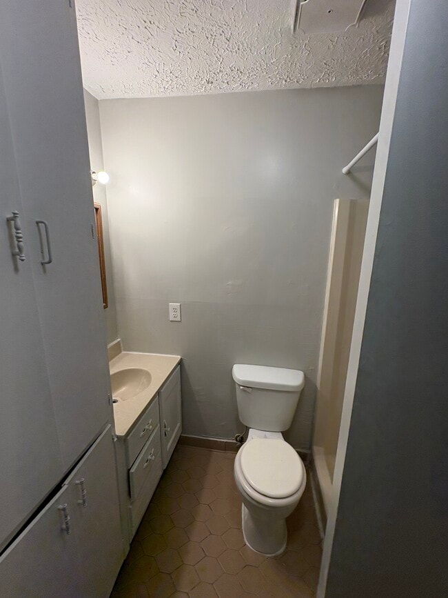 Building Photo - 1982 Johnson St