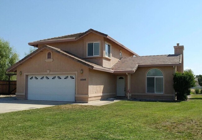Primary Photo - LARGE 3 BED 3 BATH HOUSE IN LAKE CALIFORNIA