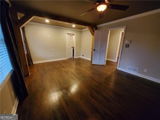 Building Photo - 4615 Mystic Dr NE