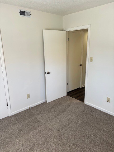 Building Photo - 208 Maple St