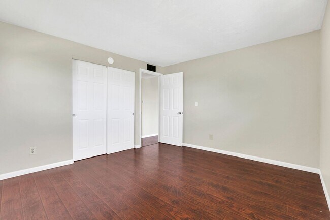 Building Photo - 861 Kingsford Rd
