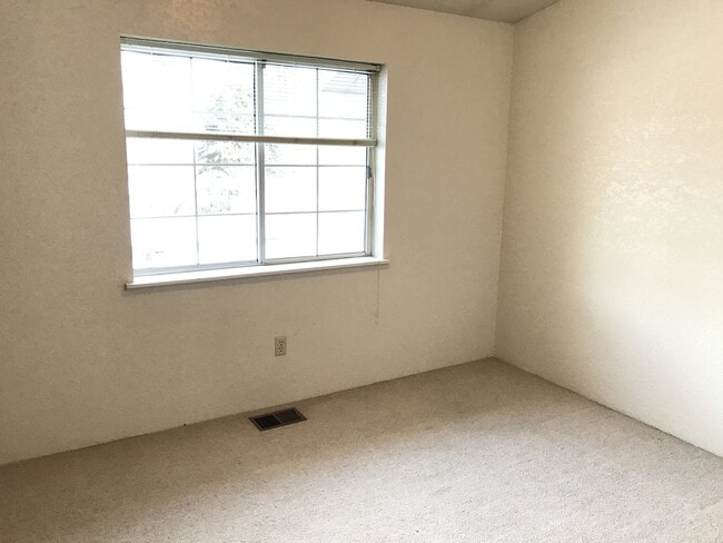 Building Photo - Pet Friendly! Two Bedroom Grant Creek Cond...