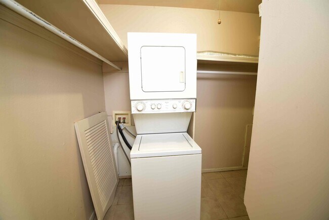 Building Photo - 4750 W 68th St S