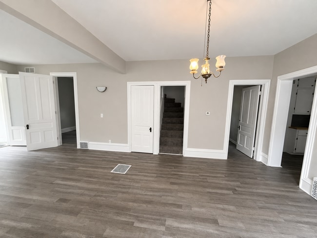 Building Photo - 704 Axtell St