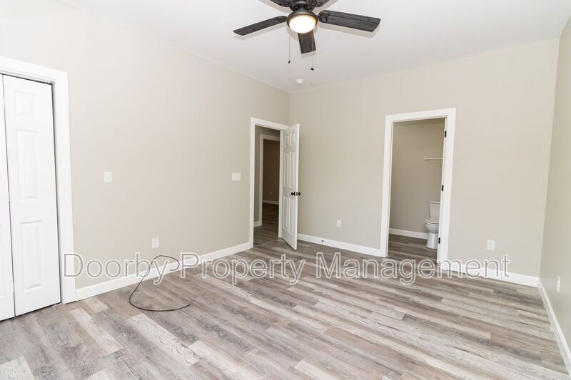 Building Photo - 18 Michigan Ln