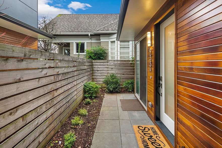 Building Photo - 935 13th Ave