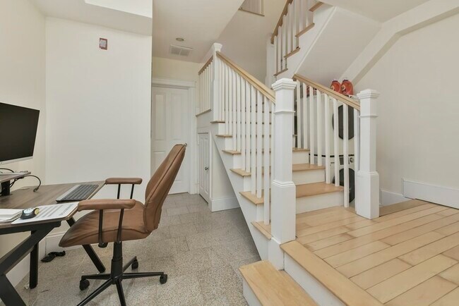 Building Photo - 73 Lubec St