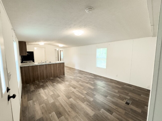 Building Photo - 2 Bed 2 Bath in Pendleton - REDUCED