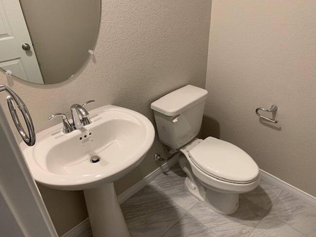 Building Photo - Montecito Community in the Northwest!!!