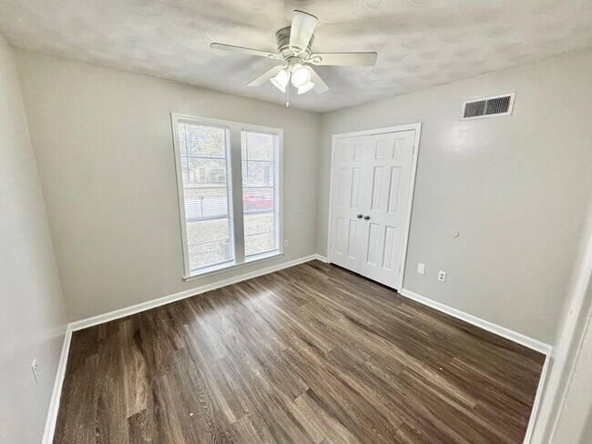 Building Photo - 5334 Craigmont Dr