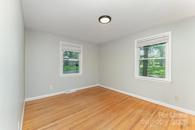 Building Photo - 4014 Sulkirk Rd