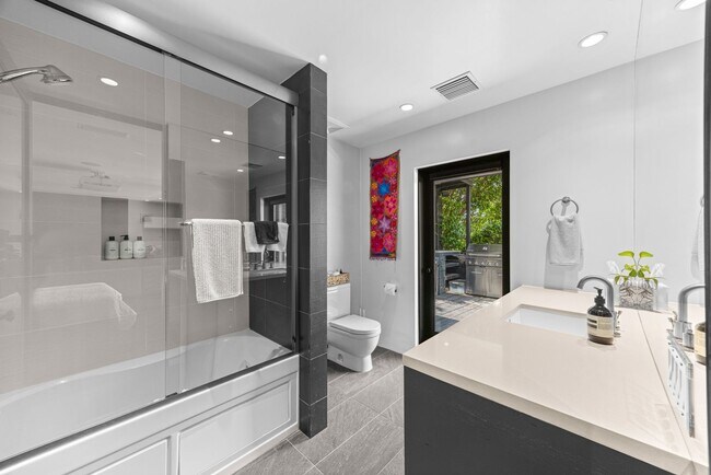 Building Photo - Architectural Contemporary with Panoramic ...