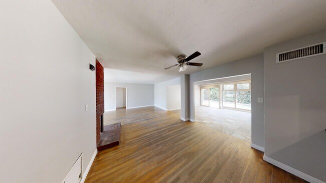 Building Photo - 5018 Rockford Dr