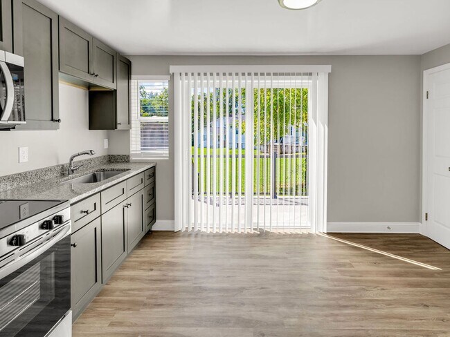 Building Photo - Oak Ridge 37830 - 3 bedroom 2 bath duplex ...