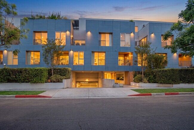 Building Photo - 855 Croft Ave