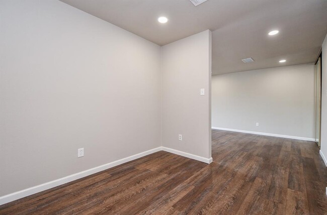 Building Photo - 12569 Wellington Park Dr
