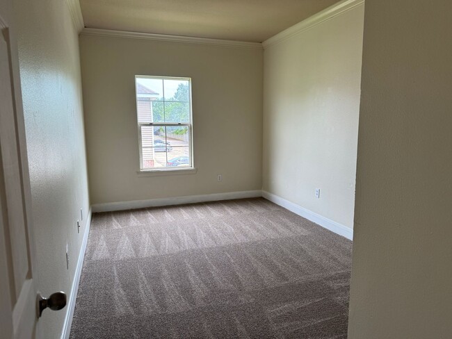 Building Photo - 3 Bedroom / 2 Bath for Lease in Denham Springs