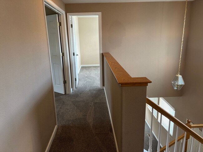 Building Photo - 4 bedroom 2.5 bath in NW Suburban Reno