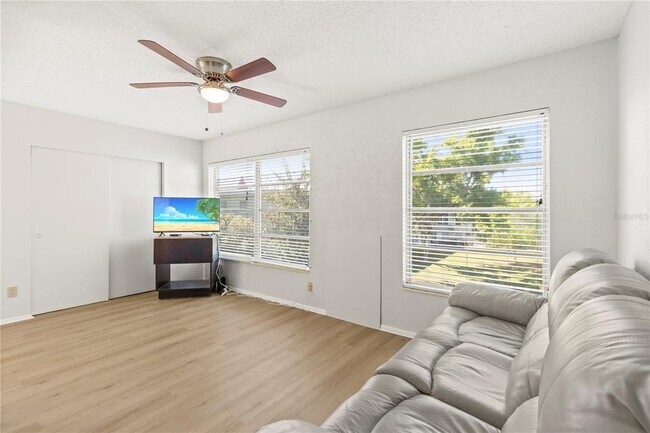 Building Photo - 2428 Columbia Dr