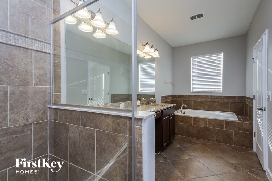 Building Photo - 1958 Pantheon Dr