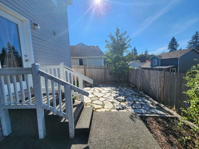 Building Photo - 19420 Valley View Dr