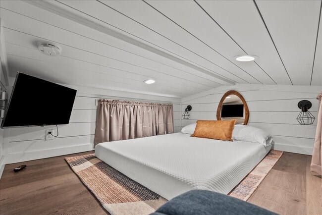 Building Photo - 4734 Oleander St