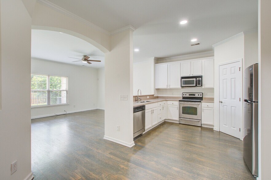 Building Photo - 106 S Lamplighter Ln