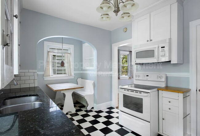 Building Photo - 1500 Cedar Ln