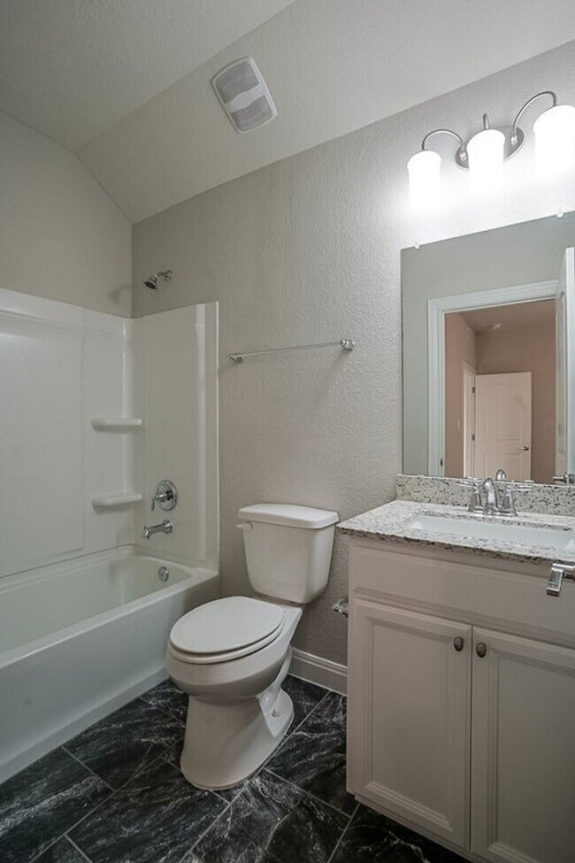 Building Photo - 15915 Durian St