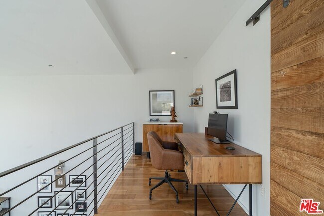 Building Photo - 611 N Bronson Ave