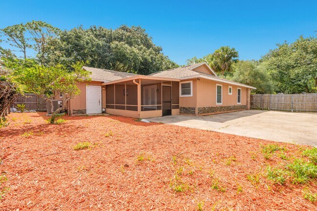 Building Photo - Convenient, Updated, and Plenty of Room fo...