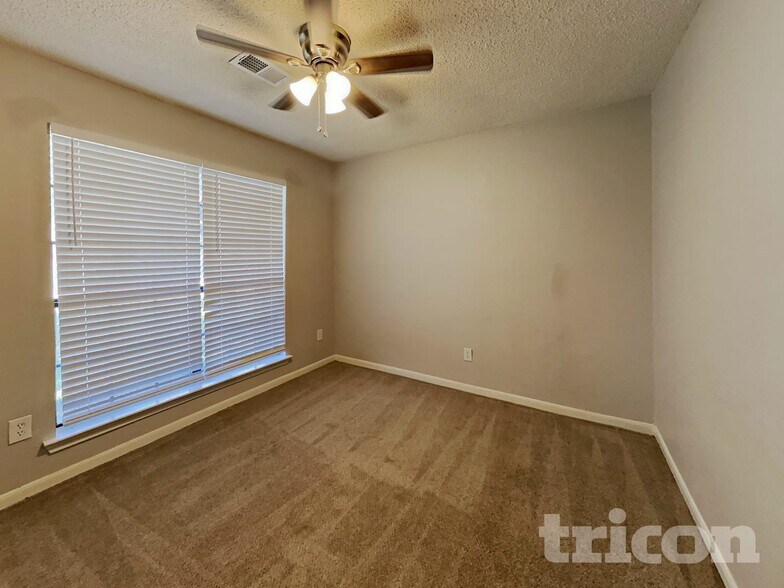 Building Photo - 212 Sunset Dr