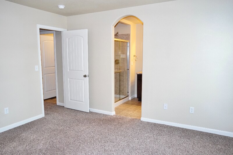 Building Photo - 5609 Shamrock Heights